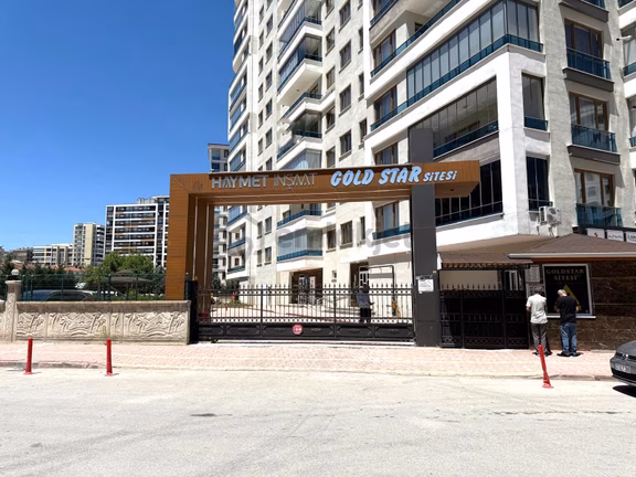 Şeker Mahallesi Site İçerisinde Boş 4+1 Satılık Daire 1