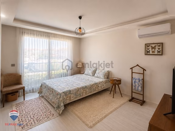 9 Çeşme Şifnede 5+1 Asansörlü, Isıtmalı Havuzlu, Müstakil Villa 2