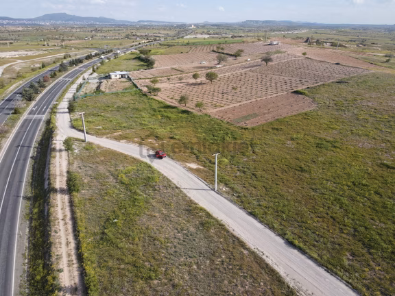 Şanlıbaba Emlak'tan Nevşehir Gülşehir Ana Yol Üzerinde Arazi 1