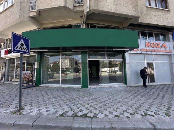 Xre'den Kavşak Noktada Kiracılı 280 M² Satılık 3 Katlı Dükkan 1