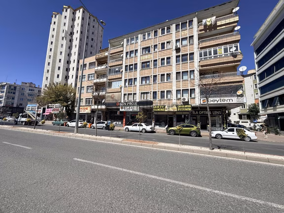 Merkezde 4+1 | 250 M² Brüt | Kiralık Daire 1