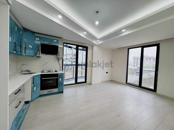 Yunus Emre Mah Merkezinde 1+1 Kombi Cam Balkon Ankastreli Arakat 1
