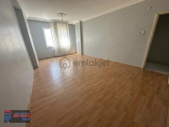 Re/max İnci'den Altıeylül Kasaplar’da 2+1 Satılık Daire 1