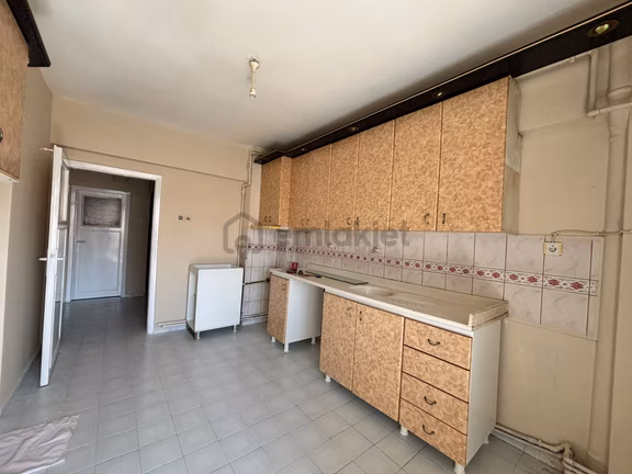 Yılmaz Gayrimenkul Tandoğan Mah 3+1 Katta 140m2 Cadde Üzeri Dolmuş Güzergahi 25 Bin Pazarlıklı .... 2