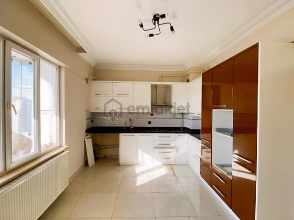 Karataş'ın Kalbinde 3+1 Geniş Kullanışlı 180 M2 Toprak Emlak'tan 1