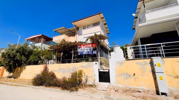 Didim Hisar Mahde 3 Katlı, Eşyalı 3+1 Genış Bahçelı Villa 1