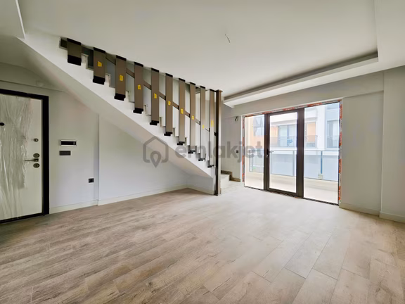 İncek Taşpınar 2 Balkon Cadde Üzeri Çift Cephe Geniş 2+1 Kiralık 2