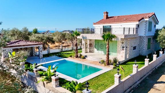 Altınoluk'ta 650 M2 Arsa İçinde Satılık Alaçatı Taş Villa 1