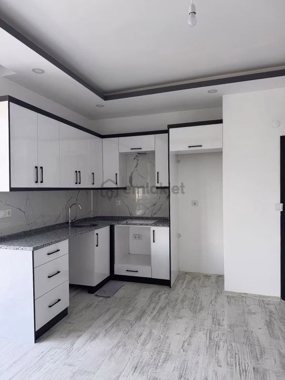 Suhulet Emlaktan Finike Kum Mahallesi Seyit Onbaşı İlkokulu Hemen Yanında Kiralık 1+1 Daire 1