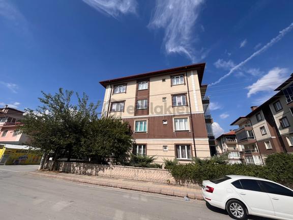 Dumlupınar Mahallesi’nde Kervansaray Caddesi Üzerinde Kiralık 3+1 1