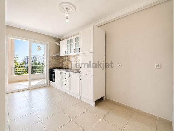 Yükselden Kadıköy Merkezde Çift Cepheli Arakat 3+1 Kiralık Daire 2