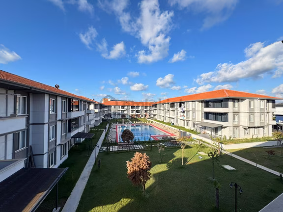 Güvenlikli Geniş Peyzajlı, Havuz Cephe 2+1 Kiralık Sıfır Daire 2