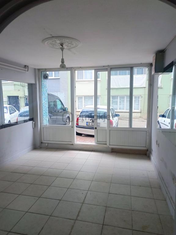 Çekirgege'de Merkezi Konumda Kiralık Dükkan İşyeri 1