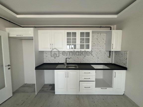 Kozan~yolu~bulvar~üzeri~3+1~açık~mutfak~geniş~oturumlu~az~katlı 1