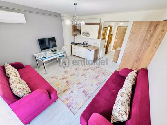 Emlak Center'dan Arena Suıtes'de 1+1 Arakat Eşyalı Satılık Daire 1