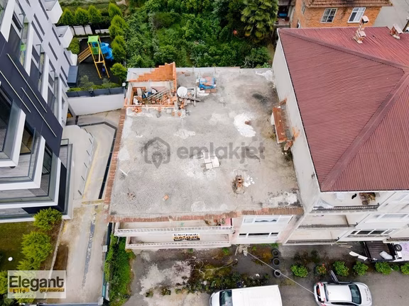 Merkezi Konumda! İslampaşa'da İçinde Bina Olan 200 M² Arsa 2