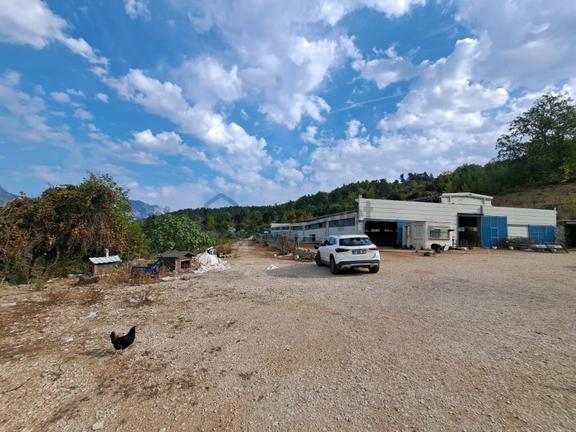 Ruhsatlı Ve Yapı Kullanım İzinli 1.500m² Hayvancılık Tesisi 2