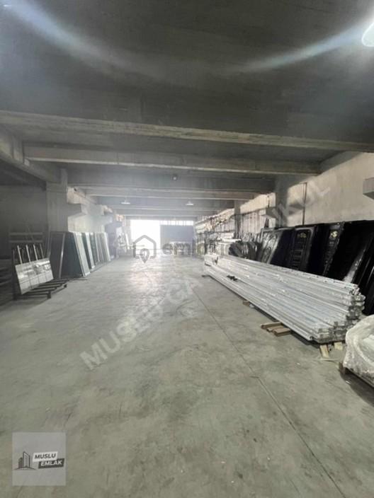 Küçük Sanayi Sitesinde 850 M² Kiralık Geniş İş Yeri 1