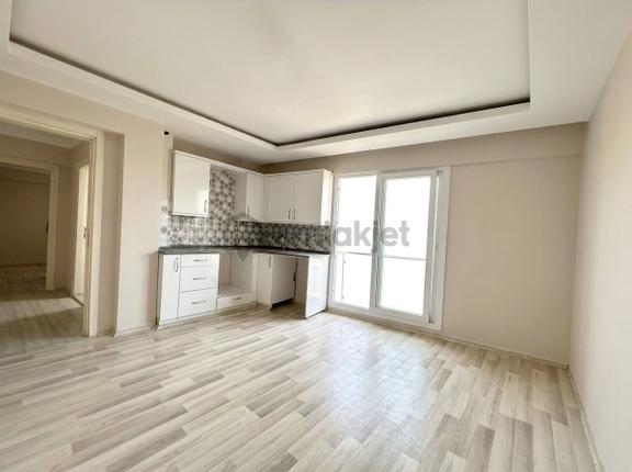 Bayraklı Muhittin Erener Mahallesi'nde 1+1 Kiralık Daire 2