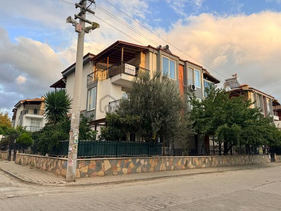 ▄jet Emlaktan Altınkumda Geniş Teraslı Bahçeli 3+1 Kiralık Villa 1