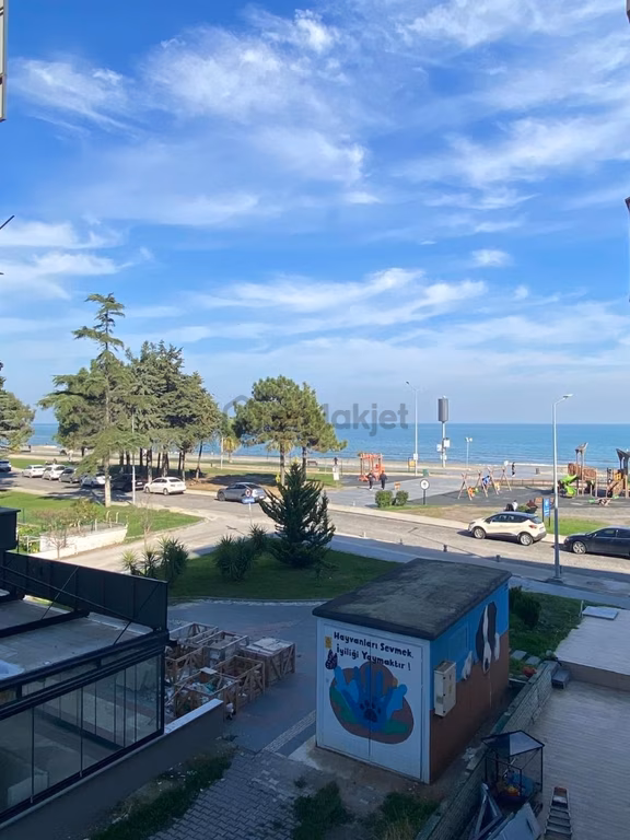 Atatürk Bulvarı'na Cephe Denize Sıfır 3+1 Kiralık Daire 1
