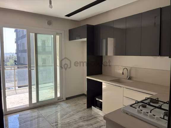 İz'den Kriminal Civarı Havuzlu Sitede Kapalı Mutfak Geniş 2+1 2