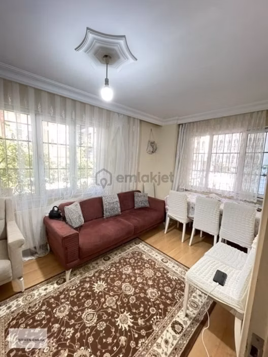 Birken Emlaktan Evren Caddesinde Geniş Giriş Kat Satılık 2+1 2