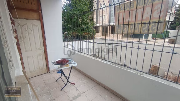 Binevler Mah Konumu Güzel Ana Caddeye Yakın 2+1 Giriş Kat Daire 1