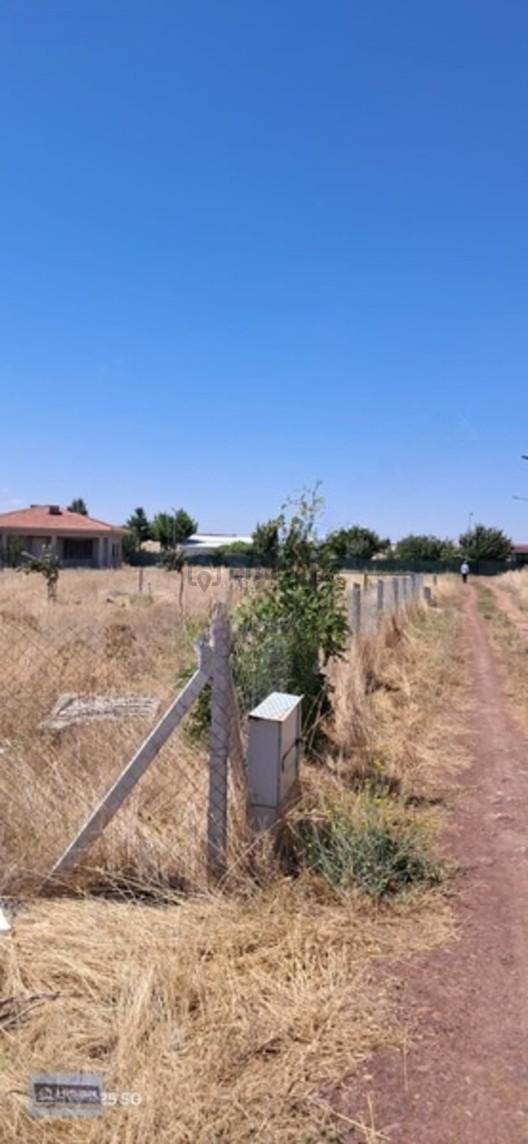 Hisar'dan Gölbaşı Topaklı Havuzlu Bağ Sitsi 500 M2 Hobi Bahçesi 1