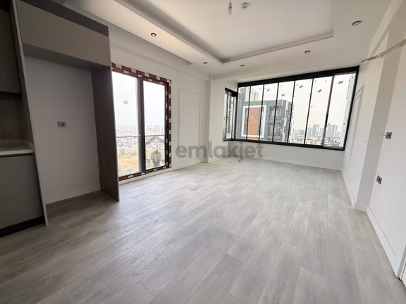 Han Emlak'tan Eski Mezitli De Devlet Hastahanesi Civarı 2+1 2