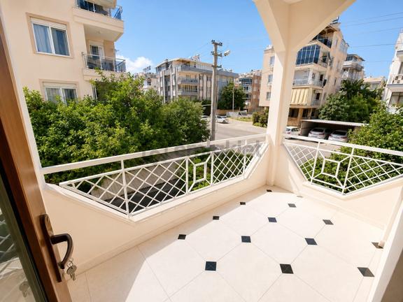 Yeşilyurt Mahallesinde 3+1 Tek Daire Üzerine Satılık 160 M2 Daire Görmeden Geçme 2