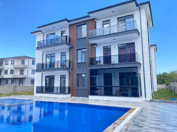 Karasu Aziziye'de Mutfak Ayrı, Kombi Petekli Kiralık 2+1 Daire ! 2