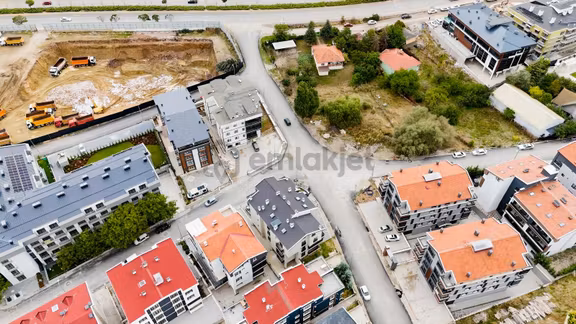 İncek Mahallesinde Bulvarın Dibinde Satılık 2+1 Teraslı Daire 1