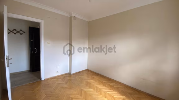 Karşıyaka Bahçelievler'de Doğalgazlı Kiralık 3+1 Daire 2