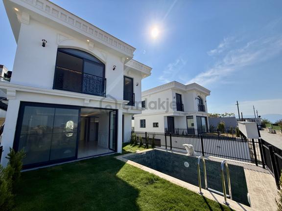Kuşadası Kadınlar Denizi'nde Özel Havuzlu 4+1 Müstakil Villa 2