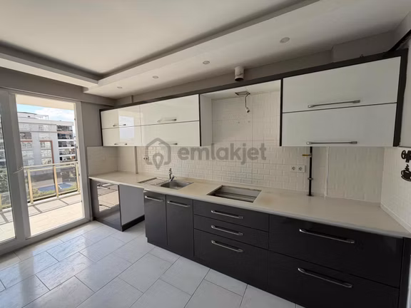 Yeşilmahallede Site İcerisinde 3+1 Satılık Daire 2