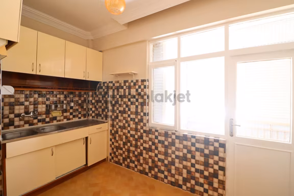Türk Emlak Ofisinden Merkezde 3+1 Kiralık Daşre 2