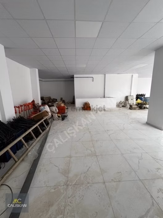 Güneşli Mah. Kiralık Geniş Ve Bodrumlu 200 M2 Dükkan 2