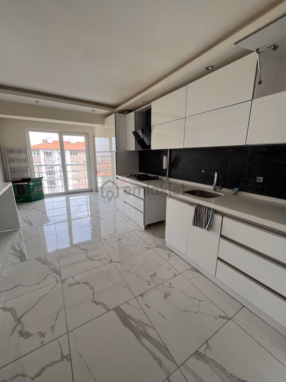 Kütahya Menderes Cad., 3+1 160 M² Merkezi, Bakımlı Kiralık Daire 1