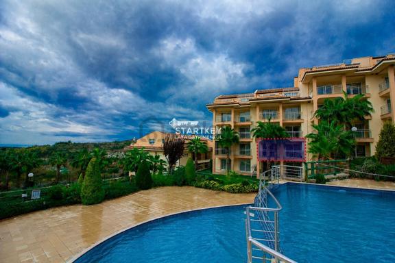 Kuşadası Golf Resort'ta Deniz Manzaralı Eşyalı Satılık 2+1 Daire 1