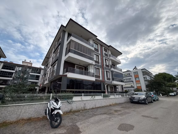 ▀güç'ten▀ Doktorlar Sitesi Mevkii Ön Cephe Ebeveynli Kombili 2+1 2
