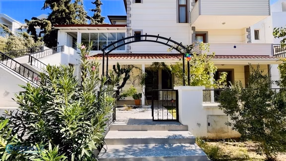 Premar Datça Merkez'e Yakın Konumda 2+1 Bahçe Katı Daire 1