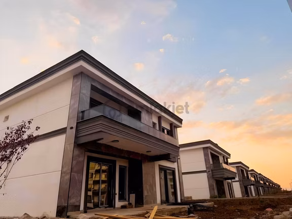 Viva'dan 450 Evler Panaroma Doktorlar Villalarında 5.5+1 Villa 1
