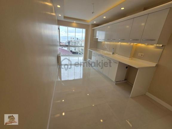 İnönü Caddesinde Üzerinde İçi Ful Yapılı Ara Kat 125m2 Satılık Daire 2