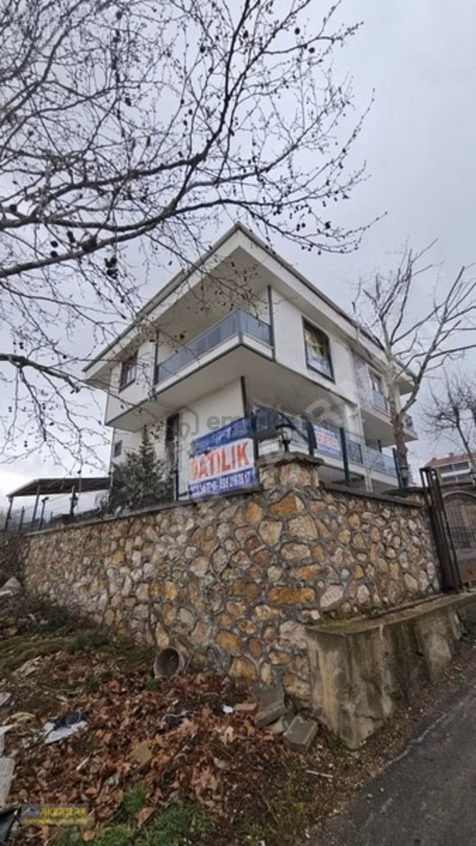 Akbaşlar Gayrimenkul'den Yenice Mahallesinde Satılık Villa 2