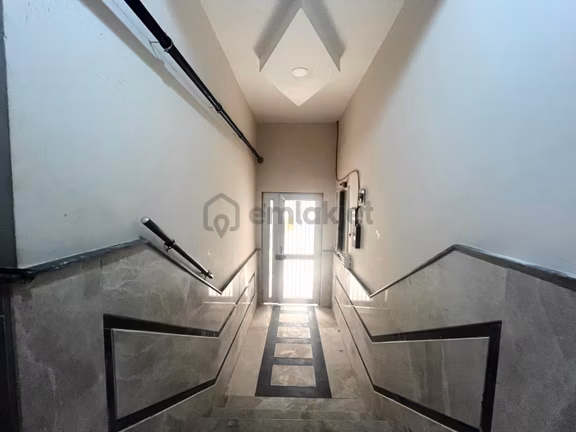 𝄞melodi'den Akçay Merkez'de Piyasanın Altında Ön Cephe Asansörlü Cam Balkon 1+1 Daire 2