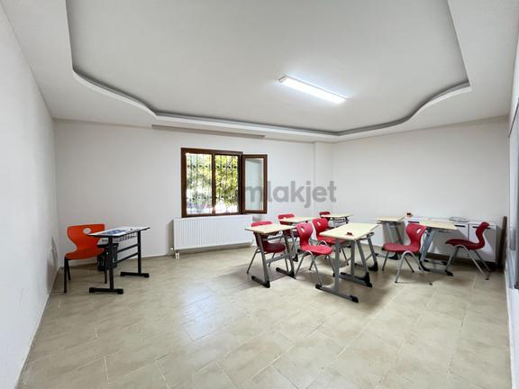 Seferihisar Şehir Merkezinde Satılık 3+1 Daire | 130 M² | Ayrı Mutfak | Zemin Kat | Önü Açık 1