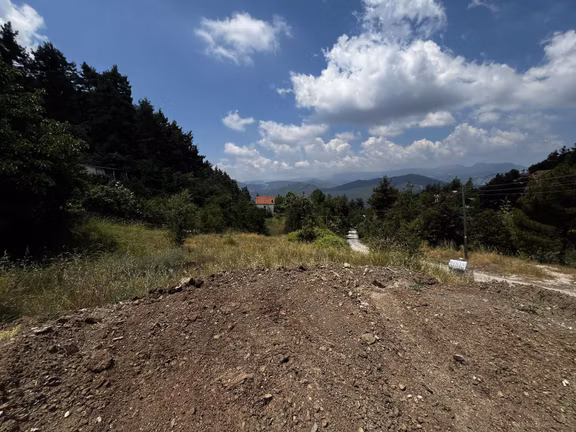 Toroslar Yeniköy Yaylasının En Güzel Lokasyonunda Arsa 1.466 M2 2