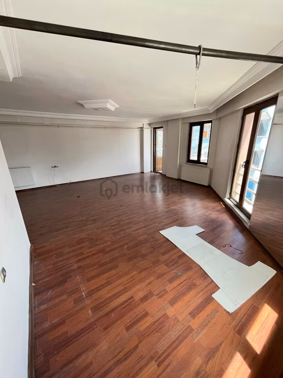 Şehrin Merkezinde, Cadde Üzerinde Satılık Geniş 2+1 Daire 2