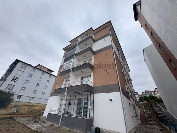 Üniversite Yolunda 2+1 Kiralık Daire ---burcu Emlaktan--- 1